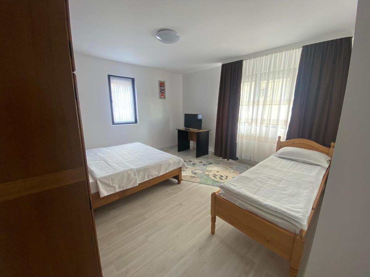 Hotel Casa Laur Mînăstirea Humorului Exterior foto
